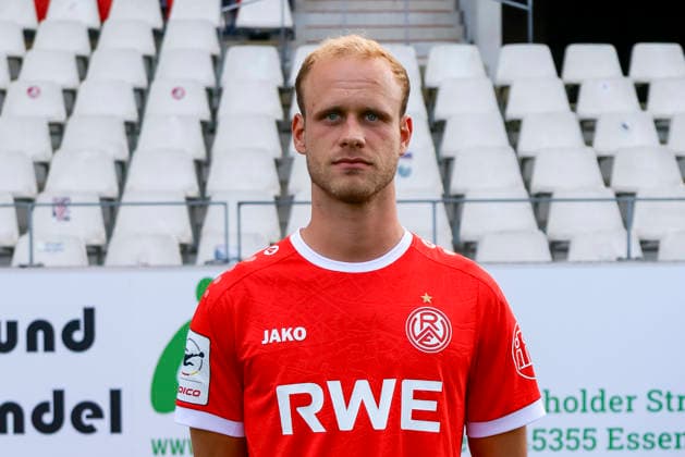 Lukas Brumme; Rot-Weiss Essen; 3.Liga, Porträttermin 2026 2027 *** Lukas Brumme, Rot Weiss Essen, 3rd Division, Profile Session 2026–2027