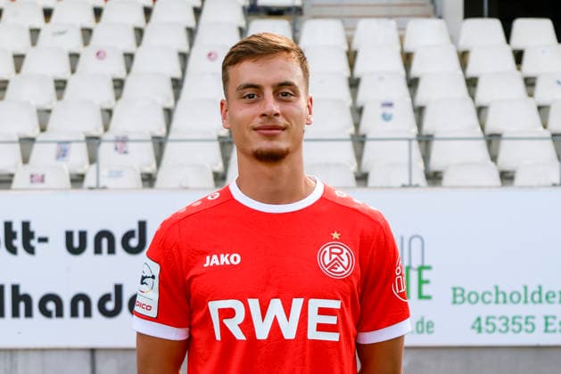 Marvin Obuz; Rot-Weiss Essen; 3.Liga, Porträttermin 2026 2027 *** Marvin Obuz, Rot-Weiss Essen, 3. Liga, Profile Session 2026–2027