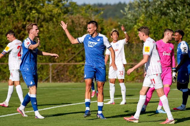 v.li.: Mats Rots (Hoffenheim, 39, Neuzugang), Tim Lemperle (Hoffenheim, 19), Spieler der TSG 1899 Hoffenheim, jubeln über das Tor zum 1:0, Jubel, Torjubel, Torerfolg, celebrate the goal, goal, celebration, jubelt ueber das Tor, Freuen, Freude, freut sich, optimistisch, positiv, Spielszene, Highlight, Action, Aktion, 29.07.2026, Zuzenhausen (Deutschland), Fussball, Testspiel, TSG 1899 Hoffenheim - Holstein Kiel, DFB DFL REGULATIONS PROHIBIT ANY USE OF PHOTOGRAPHS AS IMAGE SEQUENCES AND OR QUASI-VIDEO. *** From left: Mats Rots (Hoffenheim), 39, new signing; Tim Lemperle (Hoffenheim), 19; players from TSG 1899 Hoffenheim, celebrating the 1-0 goal, Celebration, goal celebration, goal scored, celebrating the goal, goal, celebration, celebrating the goal, joy, happiness, happy, optimistic, positive, game scene, highlight, action, July 29, 2026, Zuzenhausen, Germany, soccer, friendly match, TSG 1899 Hoffenheim vs. Holstein Kiel, DFB and DFL regulations prohibit any use of photographs as image sequences and or quasi-video xozx