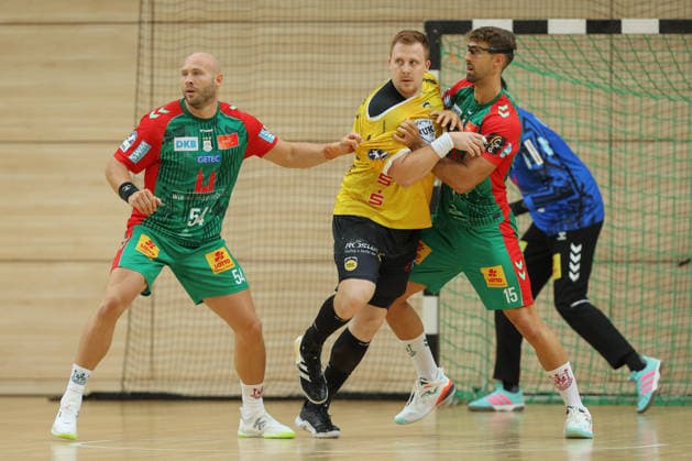 29.07.2026, xtgx, Handball Testspiel, SC Magdeburg - HSC 2000 Coburg v.l. Oscar Bergendahl (Magdeburg, 54), Nils Röller (Coburg, 30), Antonio Serradilla Cuenca (Magdeburg, 15) Zweikampf, Duell, Kampf, tackle Halle *** July 29, 2026, xtgx, Handball Exhibition Match, SC Magdeburg vs. HSC 2000 Coburg, Oscar Bergendahl (Magdeburg), 54, Nils Röller (Coburg), 30, Antonio Serradilla Cuenca (Magdeburg), 15, one-on-one, duel, battle, tackle, indoor arena
