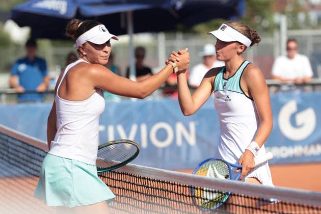L-R.Josy Daems gratuliert der Siegero Eva Bennemann, Damen Einzel, Ladies Singles, CTS Ladies Open Hechingen, L-R.Josy Daems gratuliert der Siegerin Eva Bennemann *** From left to right: Josy Daems congratulates the winner, Eva Bennemann, in the women s singles at the CTS Ladies Open in Hechingen; from left to right: Josy Daems congratulates the winner, Eva Bennemann Copyright: xJuergenxHasenkopfx