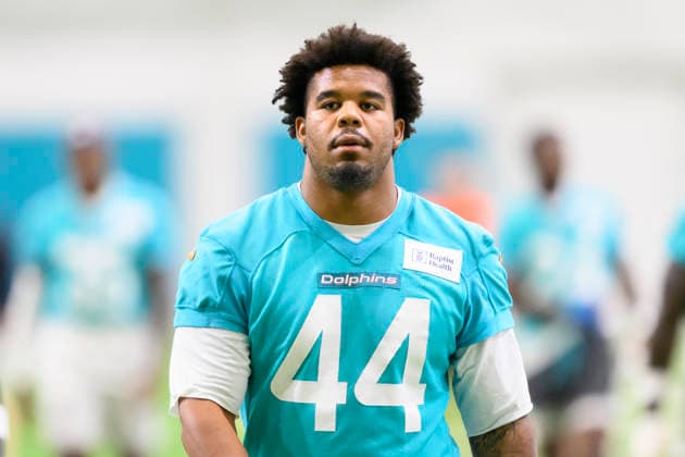 MIAMI GARDENS, FL - JULY 29: Miami Dolphins linebacker Chop Robinson (44) warms up during the Miami Dolphins Training Camp on August 29, 2026, at the Baptist Health Training Complex in Miami Gardens, FL. (Photo by Doug Murray Icon Sportswire) NFL, American Football Herren, USA JUL 29 Dolphins Training Camp EDITORIAL USE ONLY Icon796260729019