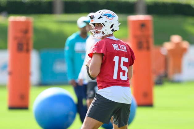MIAMI GARDENS, FL - JULY 29: Miami Dolphins quarterback Cam Miller (15) looks to throw the ball during the Miami Dolphins Training Camp on August 29, 2026, at the Baptist Health Training Complex in Miami Gardens, FL. (Photo by Doug Murray Icon Sportswire) NFL, American Football Herren, USA JUL 29 Dolphins Training Camp EDITORIAL USE ONLY Icon796260729035