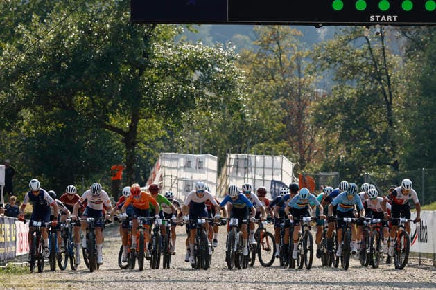 29.07.2026, Monteceneri, Monteceneri, 2026 UEC MTB European Championship, EM, Europameisterschaft XCC Qualifications Men Junior, Head 2, Andri Steinmann 19 (SUI), Jari Van Lee 5 (BEL), AloÃ¯s Lorge 11 (BEL), John Temar 16 (SWE), Niko Terho 9 (FIN), Daan Bakelaar 3 (NED), Arthur Limb 15 (GBR) and Noa Filippi 7 (FRA) in the first row at the green lights of the Head 2 Monteceneri Monteceneri Ticino Switzerland *** July 29, 2026, Monteceneri, Monteceneri, 2026 UEC MTB European Championship XCC Qualifications Men s Junior, Heat 2: Andri Steinmann 19 SUI, Jari Van Lee 5 BEL, Aloïs Lorge 11 BEL, John Temar 16 SWE, Niko Terho 9 FIN, Daan Bakelaar 3 NED, Arthur Limb 15 GBR, and Noa Filippi 7 FRA in the first row at the green lights of the Head 2 race in Monteceneri, Ticino, Switzerland Copyright: xJustPictures.ch FrancescoxMinghettix jp-en-FrMi-_NG_0601