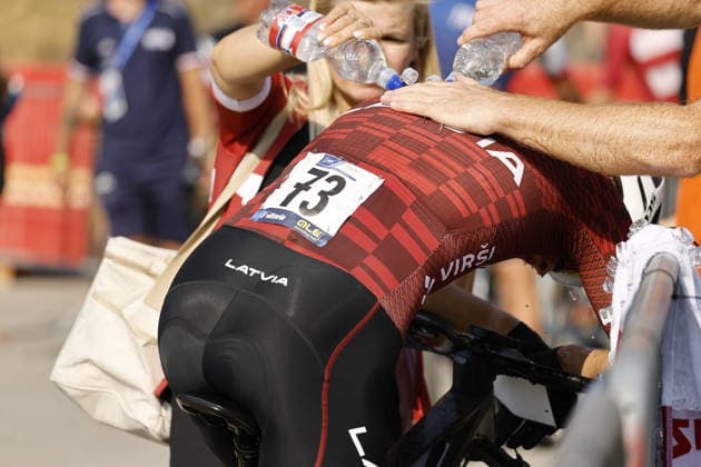 29.07.2026, Monteceneri, Monteceneri, 2026 UEC MTB European Championship, EM, Europameisterschaft XCC Qualifications Men Juniorr, Head 2, Everts Meijers 73 (LAT) need some cooling down after the race Monteceneri Monteceneri Ticino Switzerland *** July 29, 2026, Monteceneri, Monteceneri, 2026 UEC MTB European Championship XCC Qualifications Men s Junior, Head 2, Everts Meijers 73 LAT needs to cool down after the race Monteceneri Monteceneri Ticino Switzerland Copyright: xJustPictures.ch FrancescoxMinghettix jp-en-FrMi-_NG_0874