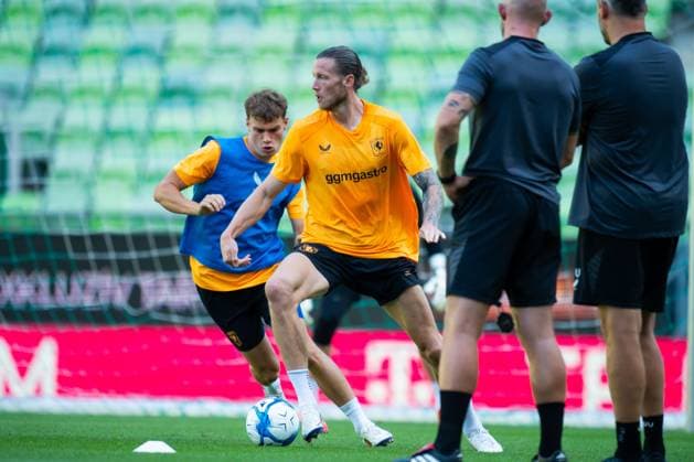 Budapest , 29-07-2026 , Groupama Arena , season 2026 2027 , UEFA Europa League play-off football , training FC Twente , picture shows FC Twente player Wout Weghorst FC Twente player Krzysztof Kurowski Training Twente in Budapest  x205309063x Copyright:
