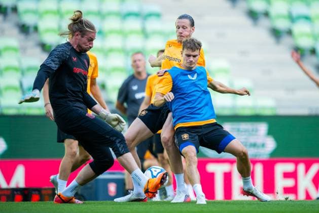 Budapest , 29-07-2026 , Groupama Arena , season 2026 2027 , UEFA Europa League play-off football , training FC Twente , picture shows FC Twente goalkeeper Lars Unnerstall FC Twente player Wout Weghorst FC Twente player Krzysztof Kurowski Training Twente in Budapest  x205309130x Copyright: