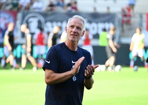 29.07.2026, xsltx, Fussball Testspiel, Kickers Offenbach - VfB Stuttgart v.l. Mark Zimmermann (Cheftrainer Kickers Offenbach) (DFL DFB REGULATIONS PROHIBIT ANY USE OF PHOTOGRAPHS as IMAGE SEQUENCES and or QUASI-VIDEO) *** July 29, 2026, xsltx, soccer friendly match, Kickers Offenbach vs. VfB Stuttgart, Mark Zimmermann, head coach of Kickers Offenbach. DFL and DFB regulations prohibit any use of photographs as image sequences and or quasi-video.
