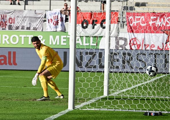 29.07.2026, xsltx, Fussball Testspiel, Kickers Offenbach - VfB Stuttgart v.l. Mit einer kraftvollen und abgefälschten Direktabnahme trifft Christopher Olivier (VfB Stuttgart nicht im Bild) zum 1:0 für Stuttgart, Johannes Brinkies (Kickers Offenbach) hat das Nachsehen (DFL DFB REGULATIONS PROHIBIT ANY USE OF PHOTOGRAPHS as IMAGE SEQUENCES and or QUASI-VIDEO) *** July 29, 2026, xsltx, Soccer Friendly Match, Kickers Offenbach vs. VfB Stuttgart: With a powerful, deflected volley, Christopher Olivier (VfB Stuttgart, not pictured) scores the 1–0 goal for Stuttgart, Johannes Brinkie’s Kickers Offenbach comes up short. DFL and DFB regulations prohibit any use of photographs as image sequences and or quasi-video.