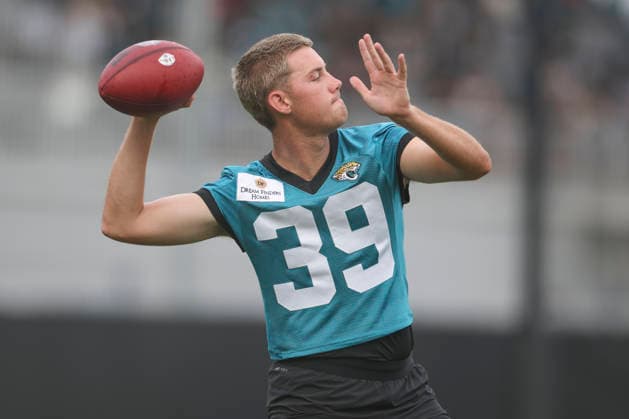 JACKSONVILLE, FL - JULY 29: Jacksonville Jaguars place kicker Cam Little (39) throws a ball during training camp on July 29, 2026 at the Miller Electric Center in Jacksonville, Fl. (Photo by David Rosenblum Icon Sportswire) NFL, American Football Herren, USA JUL 29 Jaguars Training Camp EDITORIAL USE ONLY Icon260729224505