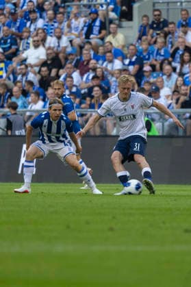 Lech Poznan - Aarhus FC 29.07.2026 football, Poznan , UEFA Champions League Second qualifying round (pilka nozna, Liga Mistrzow, kwalifikacje, runda kwalifikacyjna mecz) game match Lech Poznan - Aarhus FC image shows: Antoni Kozubal (L) Tobias Bech (R) photo Katarzyna Plewczynska Fotostyk Copyright: xKatarzynaxPlewczynska Fotostykx 20260729KAPL7757