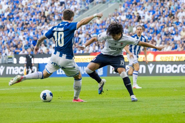 Lech Poznan - Aarhus FC 29.07.2026 football, Poznan , UEFA Champions League Second qualifying round (pilka nozna, Liga Mistrzow, kwalifikacje, runda kwalifikacyjna mecz) game match Lech Poznan - Aarhus FC image shows: Patrik Walemark (L) Eric Kahl (R) photo Katarzyna Plewczynska Fotostyk Copyright: xKatarzynaxPlewczynska Fotostykx 20260729KAPL7770