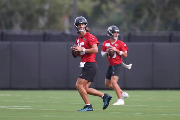 JACKSONVILLE, FL - JULY 29: Jacksonville Jaguars quarterback Trevor Lawrence (16) works on a drill during training camp on July 29, 2026 at the Miller Electric Center in Jacksonville, Fl. (Photo by David Rosenblum Icon Sportswire) NFL, American Football Herren, USA JUL 29 Jaguars Training Camp EDITORIAL USE ONLY Icon260729224516