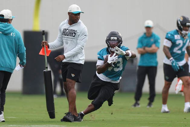 JACKSONVILLE, FL - JULY 29: Jacksonville Jaguars running back Ameer Abdullah (43) works on a drill during training camp on July 29, 2026 at the Miller Electric Center in Jacksonville, Fl. (Photo by David Rosenblum Icon Sportswire) NFL, American Football Herren, USA JUL 29 Jaguars Training Camp EDITORIAL USE ONLY Icon260729224524