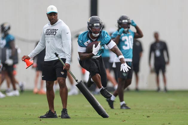 JACKSONVILLE, FL - JULY 29: Jacksonville Jaguars running back J Mari Taylor (30) works on a drill during training camp on July 29, 2026 at the Miller Electric Center in Jacksonville, Fl. (Photo by David Rosenblum Icon Sportswire) NFL, American Football Herren, USA JUL 29 Jaguars Training Camp EDITORIAL USE ONLY Icon260729224532