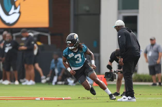JACKSONVILLE, FL - JULY 29: Jacksonville Jaguars wide receiver Jakobi Meyers (3) works on a drill during training camp on July 29, 2026 at the Miller Electric Center in Jacksonville, Fl. (Photo by David Rosenblum Icon Sportswire) NFL, American Football Herren, USA JUL 29 Jaguars Training Camp EDITORIAL USE ONLY Icon260729224539