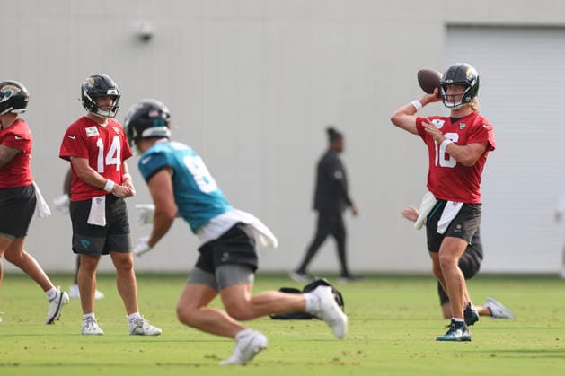 JACKSONVILLE, FL - JULY 29: Jacksonville Jaguars quarterback Trevor Lawrence (16) throws a pass during training camp on July 29, 2026 at the Miller Electric Center in Jacksonville, Fl. (Photo by David Rosenblum Icon Sportswire) NFL, American Football Herren, USA JUL 29 Jaguars Training Camp EDITORIAL USE ONLY Icon260729224555