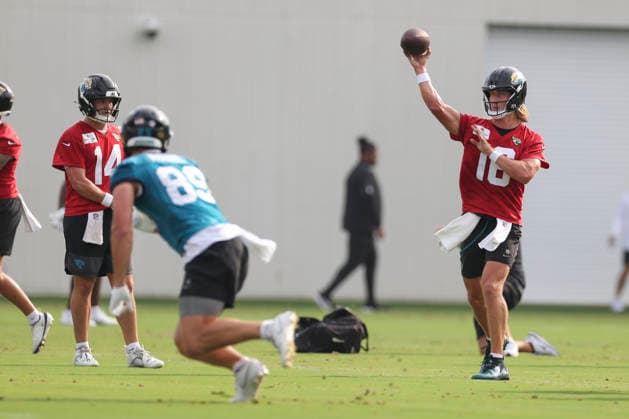 JACKSONVILLE, FL - JULY 29: Jacksonville Jaguars quarterback Trevor Lawrence (16) throws a pass during training camp on July 29, 2026 at the Miller Electric Center in Jacksonville, Fl. (Photo by David Rosenblum Icon Sportswire) NFL, American Football Herren, USA JUL 29 Jaguars Training Camp EDITORIAL USE ONLY Icon260729224556