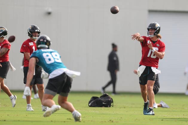JACKSONVILLE, FL - JULY 29: Jacksonville Jaguars quarterback Trevor Lawrence (16) throws a pass during training camp on July 29, 2026 at the Miller Electric Center in Jacksonville, Fl. (Photo by David Rosenblum Icon Sportswire) NFL, American Football Herren, USA JUL 29 Jaguars Training Camp EDITORIAL USE ONLY Icon260729224557