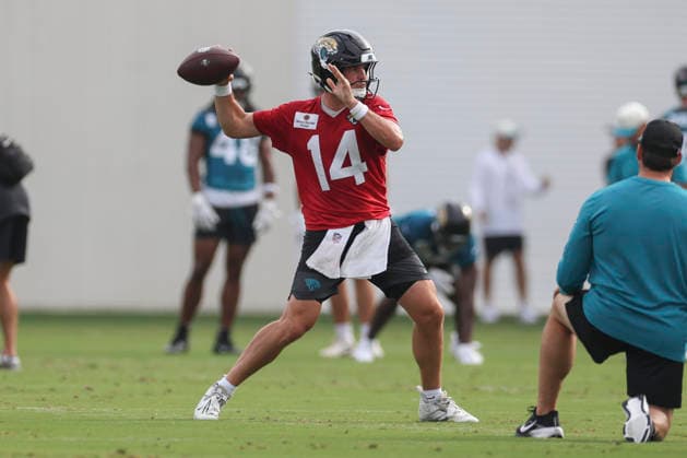 JACKSONVILLE, FL - JULY 29: Jacksonville Jaguars quarterback Nick Mullens (14) throws a pass during training camp on July 29, 2026 at the Miller Electric Center in Jacksonville, Fl. (Photo by David Rosenblum Icon Sportswire) NFL, American Football Herren, USA JUL 29 Jaguars Training Camp EDITORIAL USE ONLY Icon260729224562