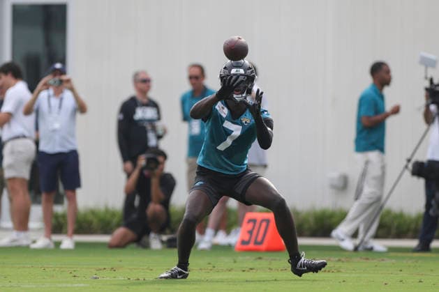 JACKSONVILLE, FL - JULY 29: Jacksonville Jaguars wide receiver Brian Thomas Jr. (7) catches a pass during training camp on July 29, 2026 at the Miller Electric Center in Jacksonville, Fl. (Photo by David Rosenblum Icon Sportswire) NFL, American Football Herren, USA JUL 29 Jaguars Training Camp EDITORIAL USE ONLY Icon260729224563