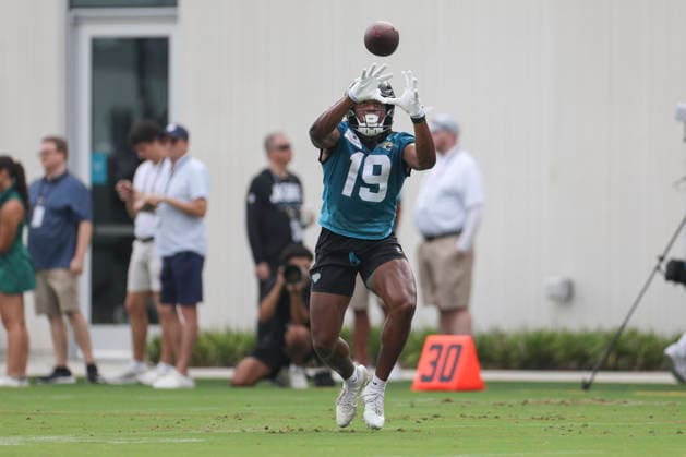 JACKSONVILLE, FL - JULY 29: Jacksonville Jaguars wide receiver Josh Cameron (19) catches a pass during training camp on July 29, 2026 at the Miller Electric Center in Jacksonville, Fl. (Photo by David Rosenblum Icon Sportswire) NFL, American Football Herren, USA JUL 29 Jaguars Training Camp EDITORIAL USE ONLY Icon260729224568