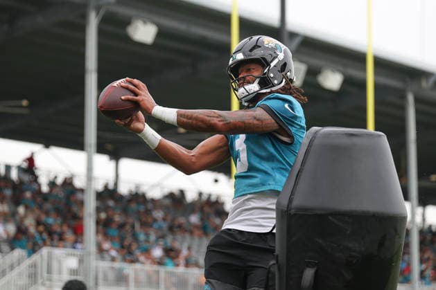 JACKSONVILLE, FL - JULY 29: Jacksonville Jaguars wide receiver Jakobi Meyers (3) works on a drill during training camp on July 29, 2026 at the Miller Electric Center in Jacksonville, Fl. (Photo by David Rosenblum Icon Sportswire) NFL, American Football Herren, USA JUL 29 Jaguars Training Camp EDITORIAL USE ONLY Icon260729224584