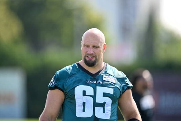 PHILADELPHIA, PA - JULY 29: Philadelphia Eagles offensive tackle Lane Johnson 65 looks on during the Philadelphia Eagles training camp on July 29th, 2026 at Jefferson Health Training Complex in Philadelphia, PA. (Photo by Terence Lewis Icon Sportswire) NFL, American Football Herren, USA JUL 29 Eagles Training Camp EDITORIAL USE ONLY Icon260729002
