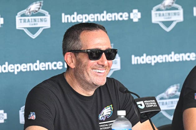 PHILADELPHIA, PA - JULY 29: Philadelphia Eagles Executive Vice President and General Manager Howie Roseman reacts during the Philadelphia Eagles training camp on July 29th, 2026 at Jefferson Health Training Complex in Philadelphia, PA. (Photo by Terence Lewis Icon Sportswire) NFL, American Football Herren, USA JUL 29 Eagles Training Camp EDITORIAL USE ONLY Icon260729004