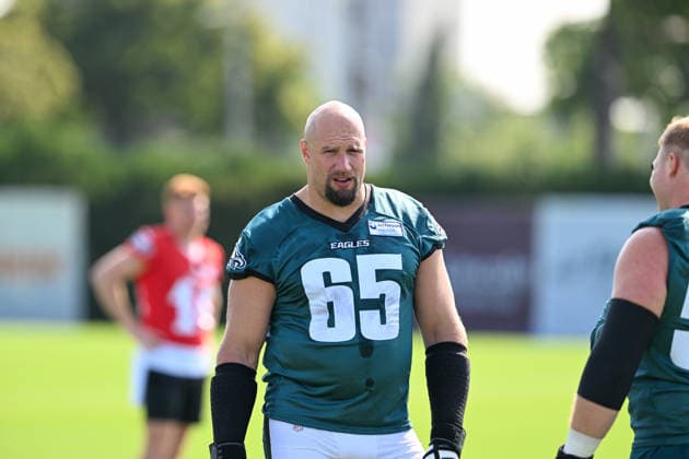 PHILADELPHIA, PA - JULY 29: Philadelphia Eagles offensive tackle Lane Johnson 65 looks on during the Philadelphia Eagles training camp on July 29th, 2026 at Jefferson Health Training Complex in Philadelphia, PA. (Photo by Terence Lewis Icon Sportswire) NFL, American Football Herren, USA JUL 29 Eagles Training Camp EDITORIAL USE ONLY Icon260729008