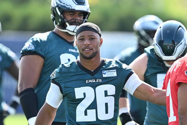 PHILADELPHIA, PA - JULY 29: Philadelphia Eagles running back Saquon Barkley 26 looks on during the Philadelphia Eagles training camp on July 29th, 2026 at Jefferson Health Training Complex in Philadelphia, PA. (Photo by Terence Lewis Icon Sportswire) NFL, American Football Herren, USA JUL 29 Eagles Training Camp EDITORIAL USE ONLY Icon260729013