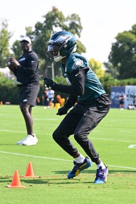 PHILADELPHIA, PA - JULY 29: Philadelphia Eagles wide receiver DeVonta Smith 6 runs a drill during the Philadelphia Eagles training camp on July 29th, 2026 at Jefferson Health Training Complex in Philadelphia, PA. (Photo by Terence Lewis Icon Sportswire) NFL, American Football Herren, USA JUL 29 Eagles Training Camp EDITORIAL USE ONLY Icon260729041