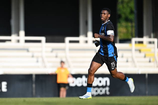 260717 Club Brugge vs Heerenveen Raphael Onyedika (15) of Club Brugge pictured during a friendly soccer game in the preparations ahead of the Jupiler Pro League season 2026 - 2027 between Club Brugge KV and SC Heerenveen on July 17 , 2026 in Roeselare, Belgium. (Photo by David Catry Isosport) Roeselare Belgium  Copyright: xDavidxCatryx 20260717DC2_6873