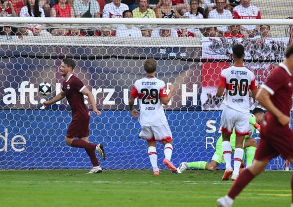 29.07.2026, xsltx, Fussball Testspiel, Kickers Offenbach - VfB Stuttgart v.l. Benedikt von Hagen (Kickers Offenbach) trifft zum 1:3-Anschluss für Offenbach und dreht jubelnd ab, v. li. Finn Jeltsch (VfB Stuttgart), Fabian Bredlow (VfB Stuttgart), Chema AndrÃ s (VfB Stuttgart) (DFL DFB REGULATIONS PROHIBIT ANY USE OF PHOTOGRAPHS as IMAGE SEQUENCES and or QUASI-VIDEO) *** July 29, 2026, xsltx, soccer friendly, Kickers Offenbach vs. VfB Stuttgart; from left: Benedikt von Hagen of Kickers Offenbach scores to make it 1–3 for Offenbach and runs off celebrating; from left: Finn Jeltsch of VfB Stuttgart, Fabian Bredlow, VfB Stuttgart; Chema Andrés, VfB Stuttgart. DFL and DFB regulations prohibit any use of photographs as image sequences and or quasi-video.