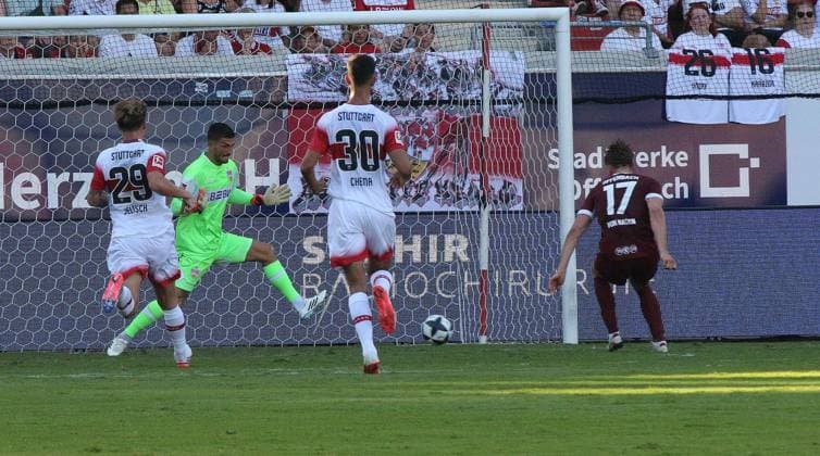 29.07.2026 xmgoodx Offenbach am Main, Plutos Stadion am Bieberer Berg - Jubiläumsspiel Kickers Offenbach (OFC) - VfB Stuttgart Tor zum 1:3 durch Benedikt von Hagen (17, OFC) Torwart Fabian Bredlow (VfB) geschlagen *** July 29, 2026 xmgoodx Offenbach am Main, Pluto Stadium at Bieberer Berg Anniversary Match: Kickers Offenbach OFC vs. VfB Stuttgart Goal to make it 1–3 by Benedikt von Hagen in the 17th minute; OFC goalkeeper Fabian Bredlow defeated VfB