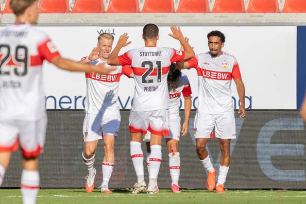 Testspiel: Kickers Offenbach -VFB Stuttgart, 29.07.2026 Grischa Prömel (VfB Stuttgart 21) klatscht mit Maximilian Mittelstädt (VfB Stuttgart 7) & Tiago Tomas (VfB Stuttgart 8) ab, Kickers Offenbach - VFB Stuttgart, Offenbach, Plutos Stadion am Bieberer Berg, 29.7.2026 *** Friendly Match: Kickers Offenbach vs. VFB Stuttgart, July 29, 2026: Grischa Prömel (VfB Stuttgart 21) high-fives Maximilian Mittelstädt (VfB Stuttgart 7) and Tiago Tomas (VfB Stuttgart 8); Kickers Offenbach vs. VfB Stuttgart, Offenbach, Plutos Stadium on Bieberer Berg, July 29, 2026 Copyright: xBEAUTIFULxSPORTS Gawlikx