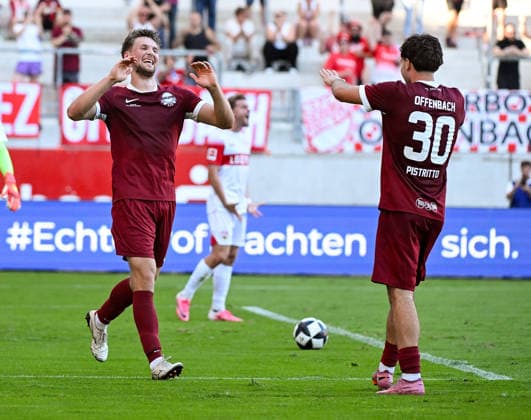 29.07.2026, xpsx, Fussball Testspiel, Kickers Offenbach - VfB Stuttgart v.l. celebrate the goal, Torjubel zum 1:3 Torschütze Benedikt von Hagen (Offenbacher Kickers) (DFL DFB REGULATIONS PROHIBIT ANY USE OF PHOTOGRAPHS as IMAGE SEQUENCES and or QUASI-VIDEO) emspor Offenbach *** July 29, 2026, xpsx, Soccer Friendly Match, Kickers Offenbach vs. VfB Stuttgart—celebrating the goal, Goal celebration for the 1-3 goal; scorer: Benedikt von Hagen, Offenbach Kickers. DFL and DFB regulations prohibit any use of photographs as image sequences and or quasi-video. emspor Offenbach