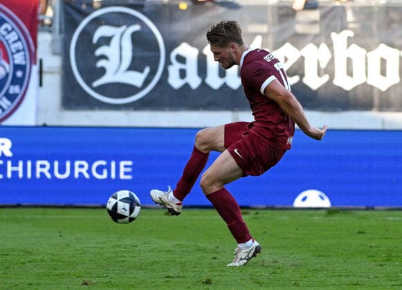 29.07.2026, xpsx, Fussball Testspiel, Kickers Offenbach - VfB Stuttgart v.l. Tor zum 1:3 Torschütze Benedikt von Hagen (Offenbacher Kickers) (DFL DFB REGULATIONS PROHIBIT ANY USE OF PHOTOGRAPHS as IMAGE SEQUENCES and or QUASI-VIDEO) emspor Offenbach *** July 29, 2026, xpsx, soccer friendly match, Kickers Offenbach vs. VfB Stuttgart, goal making the score 1–3, scored by Benedikt von Hagen, Offenbacher Kickers. DFL and DFB regulations prohibit any use of photographs as image sequences and or quasi-video. emspor Offenbach
