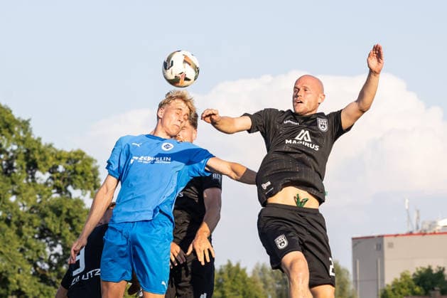 v.l. Kai Kramer (VfB Friedrichshafen, 11), Marcel Seegert (SSV Ulm 1846 Fußball, 25) VfB Friedrichshafen vs. SSV Ulm 1846 Fußball, Fussball, Wfv-Pokal, 2. Runde, Zeppelinstadion Friedrichshafen 29.07.26 VfB Friedrichshafen vs. SSV Ulm 1846 Fußball, Fussball, Wfv-Pokal, 2. Runde, Zeppelinstadion Friedrichshafen 29.07.26 Friedrichshafen *** v l Kai Kramer, VfB Friedrichshafen, 11, Marcel Seegert, SSV Ulm 1846 Soccer, 25 VfB Friedrichshafen vs. SSV Ulm 1846 Soccer, Wfv Cup, 2nd Round, Zeppelinstadion Friedrichshafen, July 29, 2026, VfB Friedrichshafen vs. SSV Ulm 1846 Soccer, WfV Cup, 2nd Round, Zeppelin Stadium, Friedrichshafen, July 29, 2026, Friedrichshafen Copyright: xEibner-Pressefotox EP_EER