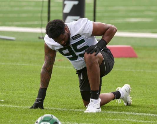 New York Jets defensive linemen Eric Watts (95) stretches during training camp at the Atlantic Health Jets Training Center, Florham Park, New Jersey. CSM Florham Park United States - ZUMAc04_ 20260729_zma_c04_002 Copyright: xDuncanxWilliamsx