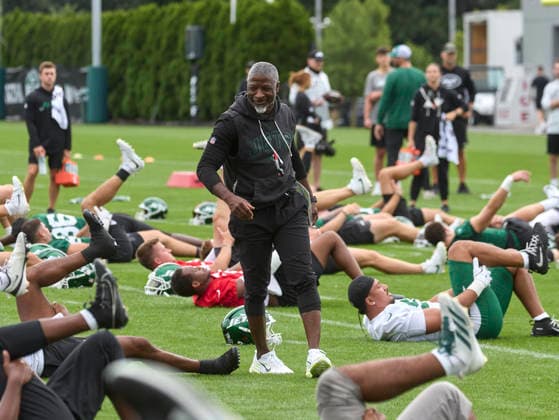 New York Jets head coach Aaron Glenn greeting players during training camp at the Atlantic Health Jets Training Center, Florham Park, New Jersey. CSM Florham Park United States - ZUMAc04_ 20260729_zma_c04_011 Copyright: xDuncanxWilliamsx