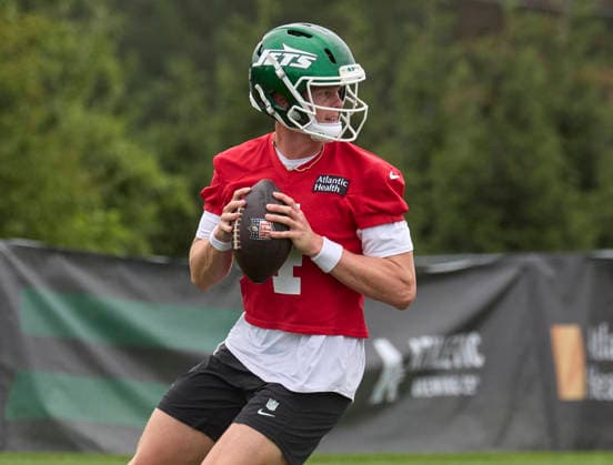 New York Jets quarterback Brady Cook (4) during training camp at the Atlantic Health Jets Training Center, Florham Park, New Jersey. CSM Florham Park United States - ZUMAc04_ 20260729_zma_c04_012 Copyright: xDuncanxWilliamsx