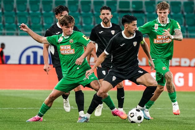 Fussball: Österreich: UEFA Conference League Qualifikation 2026 2027 - 2. Runde, 29.07.2027 - SK Rapid Wien (Österreich) vs. FC Santa Coloma (Andorra) - Allianz Stadion (Wien, Hütteldorf, Österreich); Nico Bajlicz (Rapid Wien), Inigo Barrenechea (Santa Coloma) *** Soccer Austria UEFA Conference League Qualifiers 2026–2027, Round 2, July 29, 2027, SK Rapid Vienna (Austria) vs. FC Santa Coloma (Andorra), Allianz Stadium, Vienna, Hütteldorf, Austria; Nico Bajlicz (Rapid Vienna), Inigo Barrenechea (Santa Coloma) Copyright: xLUKAxKOLANOVICx