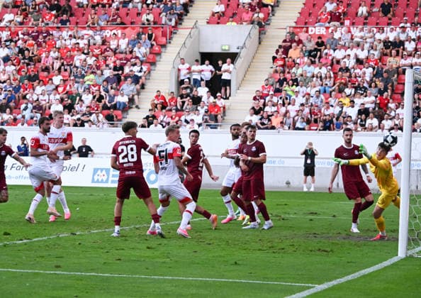 29.07.2026, xsltx, Fussball Testspiel, Kickers Offenbach - VfB Stuttgart v.l. Jovan Milosevic (VfB Stuttgart) köpft zum 8:1 ein, Nikolas Tatomirovic (Kickers Offenbach) hat das Nachsehen (DFL DFB REGULATIONS PROHIBIT ANY USE OF PHOTOGRAPHS as IMAGE SEQUENCES and or QUASI-VIDEO) *** July 29, 2026, xsltx, soccer friendly, Kickers Offenbach vs. VfB Stuttgart: Jovan Milosevic of VfB Stuttgart heads in the 8-1 goal, Nikolas Tatomirovic; Kickers Offenbach comes up short. DFL and DFB regulations prohibit any use of photographs as image sequences and or quasi-video.