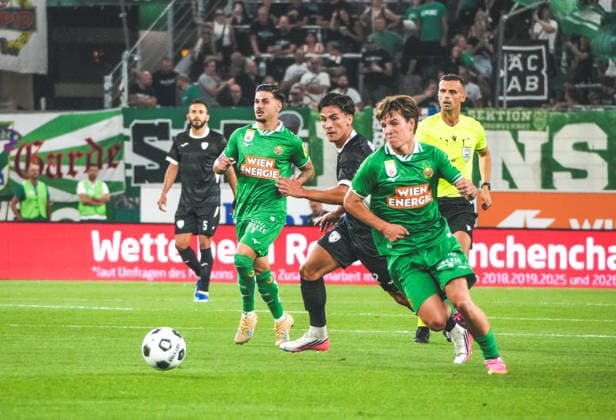 Fussball: Österreich: UEFA Conference League Qualifikation 2026 2027 - 2. Runde, 29.07.2027 - SK Rapid Wien (Österreich) vs. FC Santa Coloma (Andorra) - Allianz Stadion (Weststadion, Wien Hütteldorf): Nicolas Bajlicz (SK Rapid Wien) *** Soccer Austria UEFA Conference League Qualifiers 2026–2027, Round 2, July 29, 2027, SK Rapid Vienna (Austria) vs. FC Santa Coloma (Andorra), Allianz Stadium (Weststadion), Vienna-Hütteldorf, Nicolas Bajlicz, SK Rapid Vienna Copyright: xLukasxBierederx