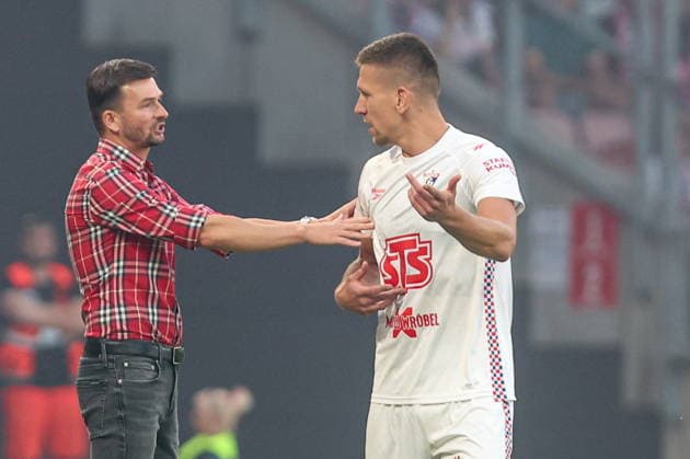 29.07.2025, Zabrze Liga Mistrzow UEFA sezon 2026 27 runda II kwalifikacji, Gornik Zabrze - Fenerbahce SK Stambul - UEFA Champions League football Match season 2026 27 round II qualification Gornik Zabrze - Fenerbahce SK Stambul Nz. Michal Gasparik Rafal Janicki Fot. Michal Chwieduk Arena Akcji NEWSPIX.PL --- newspix.pl 