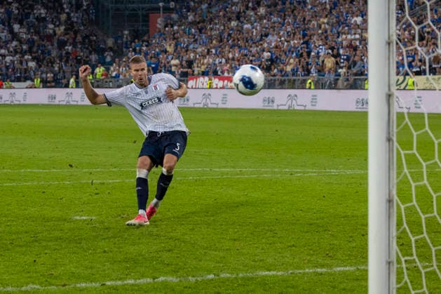 Lech Poznan - Aarhus FC 29.07.2026 football, Poznan , UEFA Champions League Second qualifying round (pilka nozna, Liga Mistrzow, kwalifikacje, runda kwalifikacyjna mecz) game match Lech Poznan - Aarhus FC image shows: Frederik Tingager penalty kick photo Katarzyna Plewczynska Fotostyk Copyright: xKatarzynaxPlewczynska Fotostykx 20260729KAPL8538