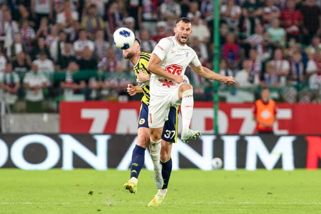 29.07.2025, Zabrze Liga Mistrzow UEFA sezon 2026 27 runda II kwalifikacji, Gornik Zabrze - Fenerbahce SK Stambul - UEFA Champions League football Match season 2026 27 round II qualification Gornik Zabrze - Fenerbahce SK Stambul Nz. Milan Skriniar Erik Prekop Fot. Michal Chwieduk Arena Akcji NEWSPIX.PL --- newspix.pl 
