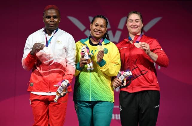 COM26 WEIGHTLIFTING, Gold medalist Eileen Cikamatana of Australia (C), Silver medalist Madias Ngake of England (L) and Bronze medalist Rose Beaoudin of Team(R) pose for a photo during the medal ceremony for the Women s 86kg Weightlifting during the Glasgow 2026 Commonwealth Games at the SEC Armadillo in Glasgow, Scotland, Wednesday, July 29, 2026. ( NO ARCHIVING, EDITORIAL USE ONLY Glasgow Scotland United Kingdom  Copyright: xLUKASxCOCHx 20260730132399000867