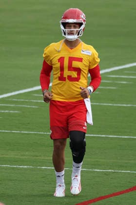 ST. JOSEPH, MO - JULY 29: Patrick Mahomes 15 jogs during the Kansas City Chiefs training camp on July 29, 2026 at Missouri Western State University in St. Joseph, MO. (Photo by Scott Winters Icon Sportswire) NFL, American Football Herren, USA JUL 29 Chiefs Training Camp EDITORIAL USE ONLY Icon2607290586